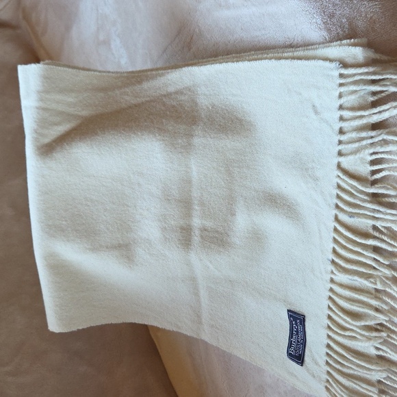 Burberry Luxurious Cream‎ Lambswool Scarf 🧣 - Picture 3 of 6